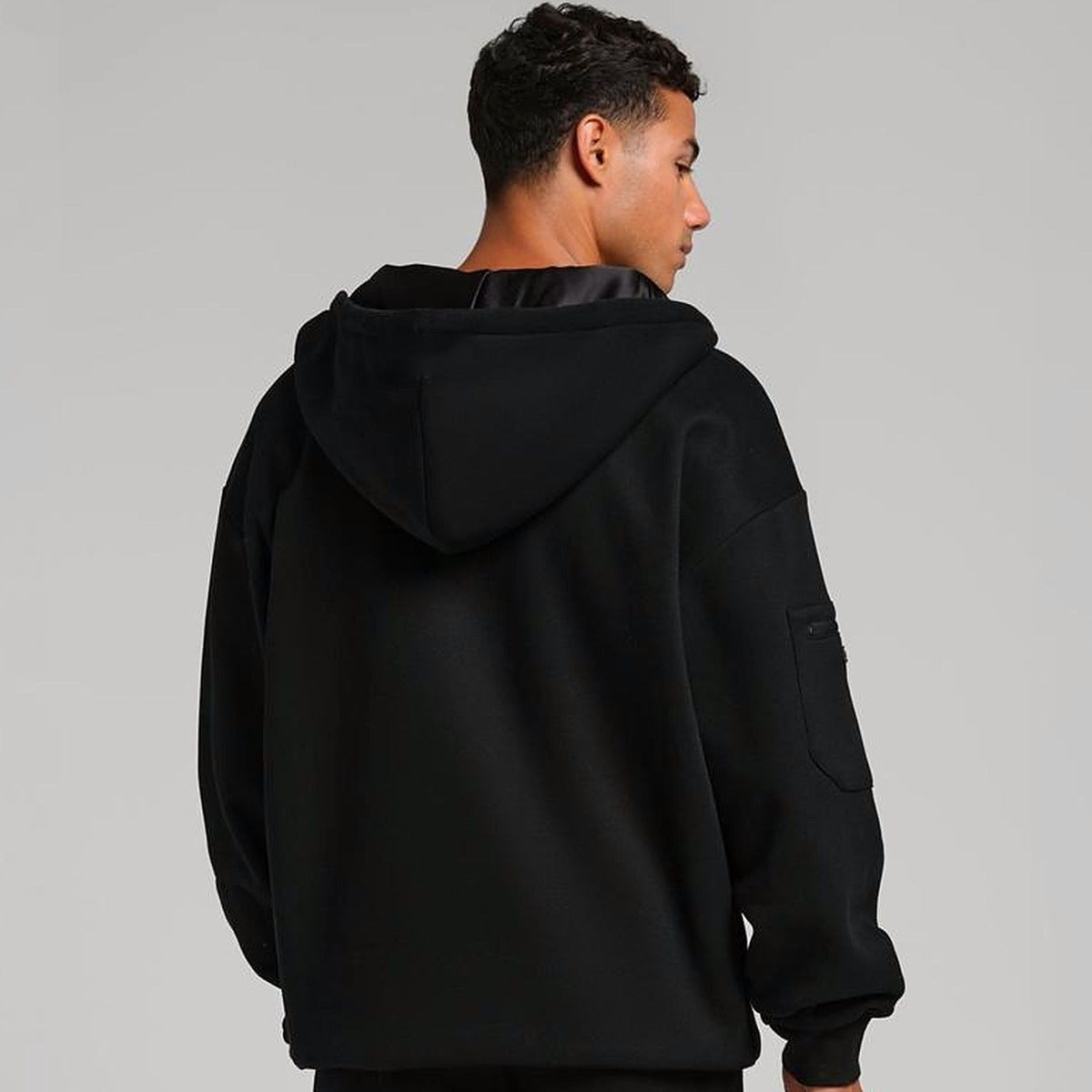 Back view in black